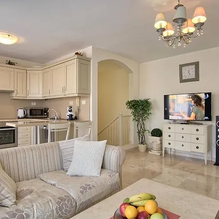 아파트 Feel At Home! Two Level With 2 Terraces And Swimming Pool